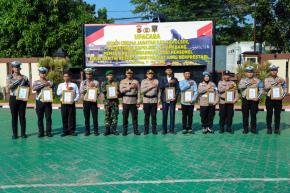 Kapolres Karawang Gelar Sertijab dan Berikan Penghargaan bagi Personel Berprestasi