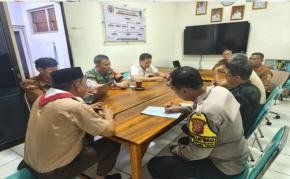 Sinergitas TNI-Polri, Bhabinkamtibmas dan Babinsa Hadiri Rapat Persiapan Pelantikan Pengurus BUMDes Desa Sirnabaya