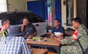 Sinergi Bhabinkamtibmas Dan Babinsa Sambangi Warga Masyarakat Berikan Himbauan Kamtibmas 