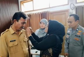 Camat Kotabaru Hj. Idah Hamidah Resmi Lantik Yayat Ruhyat Jadi Pj Kades Cikampek Utara