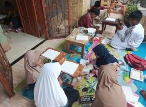 Ngabuburit Kreatif di Karawang, Anak-Anak Antusias Melukis Sambil Menunggu Azan Magrib