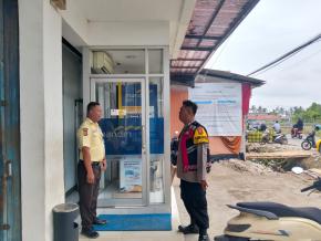 Anggota Polsek Batujaya Sambangi Scurity Bank Mandiri Unit Batujaya
