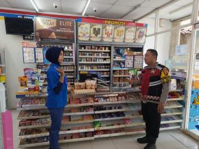 Upaya Tingkatkan Patroli Ke pertokoan Wilayah hukumnya Antisipasi Guan Kamtibmas, Rutin dilaksanakan Anggota Polsek Tempuran Polres Karawang.