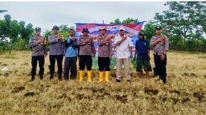 Dukung Ketahanan Pangan Berkelanjutan Polsek Rengasdengklok Laksanakan Penanaman Jagung Kwartal 1 Tahun 2026 Gelombang 2 Secara Serentak