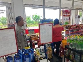 Anggota Polsek Tirtajaya melaksanakan Patroli Prekat serta Cegah GU Kamtibmas di Minimarket