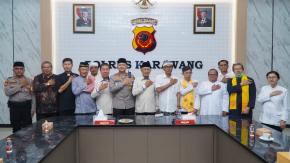Polres Karawang Bersinergi Dengan Tokoh Lintas Agama Wujudkan Kondusifitas Dengan Doa Bersama