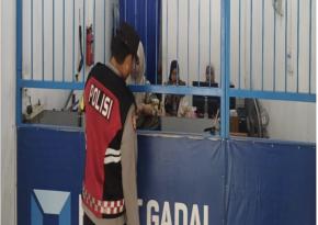 Cegah Kejahatan, Personil Polsek Tegalwaru Patroli Siang Monitor Pegadaian di Loji