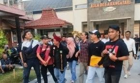 Si Peci Merah Melangkah, Asep Maulana Daftar Bakal Calon Kades Rancasari Pamanukan Subang