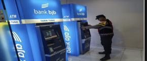 Personil Polsek Tegalwaru Giat Patroli Malam Monitor Sarana Perbankan di Loji Pastikan Aman