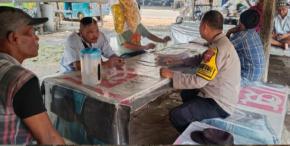 Dengarkan Saran dan Keluhan Masyarakat, Polsek Rengasdengklok Laksanakan Kegiatan Jumat Curhat