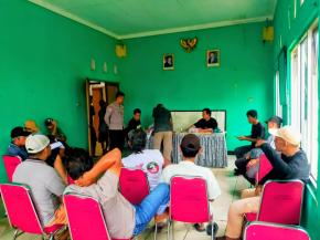 Bhabinkamtibmas Polsek Rengasdengklok, Melaksanakan Kegiatan Monitoring Pembagian BLTS