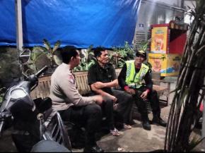Bhabinkamtibmas Polsek Klari Laksanakan Sambang dan Imbau Warga Aktifkan Ronda Malam