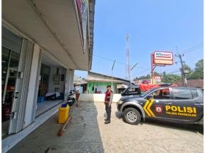 Polsek Pangkalan Laksanakan Patroli Prekat, Halau Gangguan Kamtibmas di Pertokoan Minimarket