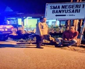 Bripka Satim Kembali Lakukan Prekat Polsek Banyusari Giat Patroli Jalan Raya Antisipasi Kejahatan