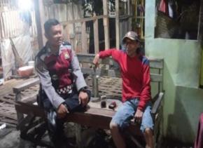 Jaga Kondusifitas Wilayah Binaan, Bripka Satim Selalu Ikut Dalam Giat Ronda Bersama Warga
