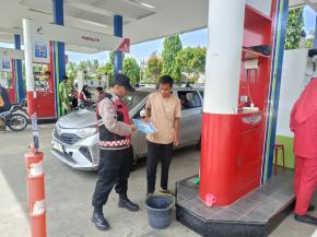 Upaya Personil Polsek Tempuran Melaksanakan Sosialisasi QR Barcode Yanduan Divpropam Polri kepada Masyarakat.