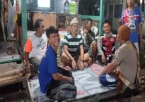 Bhabinkamtibmas Aiptu Deni & Bripka Satim Ikut Serta Dalam Giat Ronda Bersama Warga