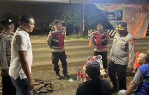 Kapolsek Klari Pimpin Langsung Patroli Malam, Antisipasi Tawuran dan Kejahatan Jalanan