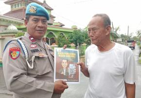 Bripka Faridil Melaksanakan Sosialisasi QR Barcode ke Masyarakat Pengaduan Divisi Propam Polri Bidpropam Polda Jabar