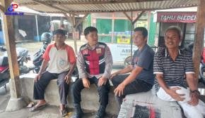 Patroli Dialogis Bhabinkamtibmas Lemahabang Imbau Warga Untuk Tetap Pertahankan Kamtibmas